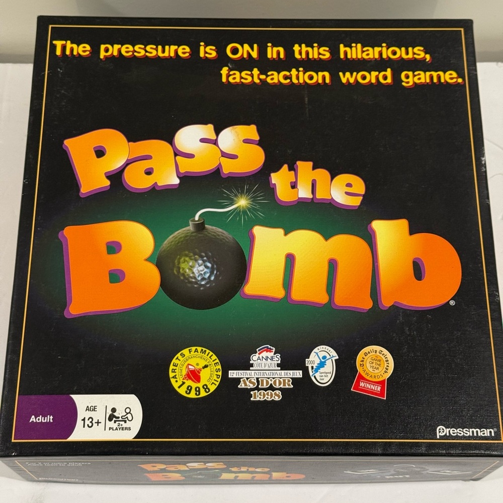 Pressman Pass the Bomb Game ~ Like New - Picture 3 of 7